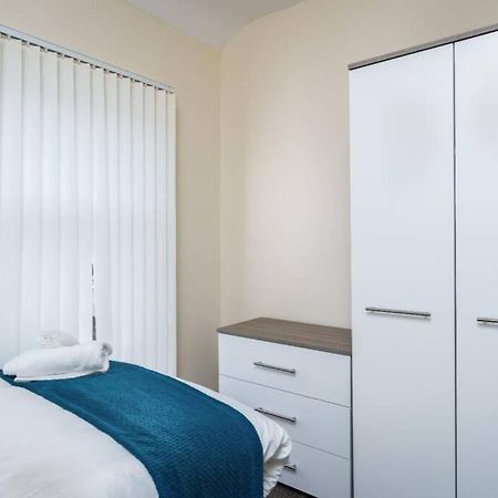Sleeps 5, Smart Tv'S In Bedrooms Суонзи Екстериор снимка