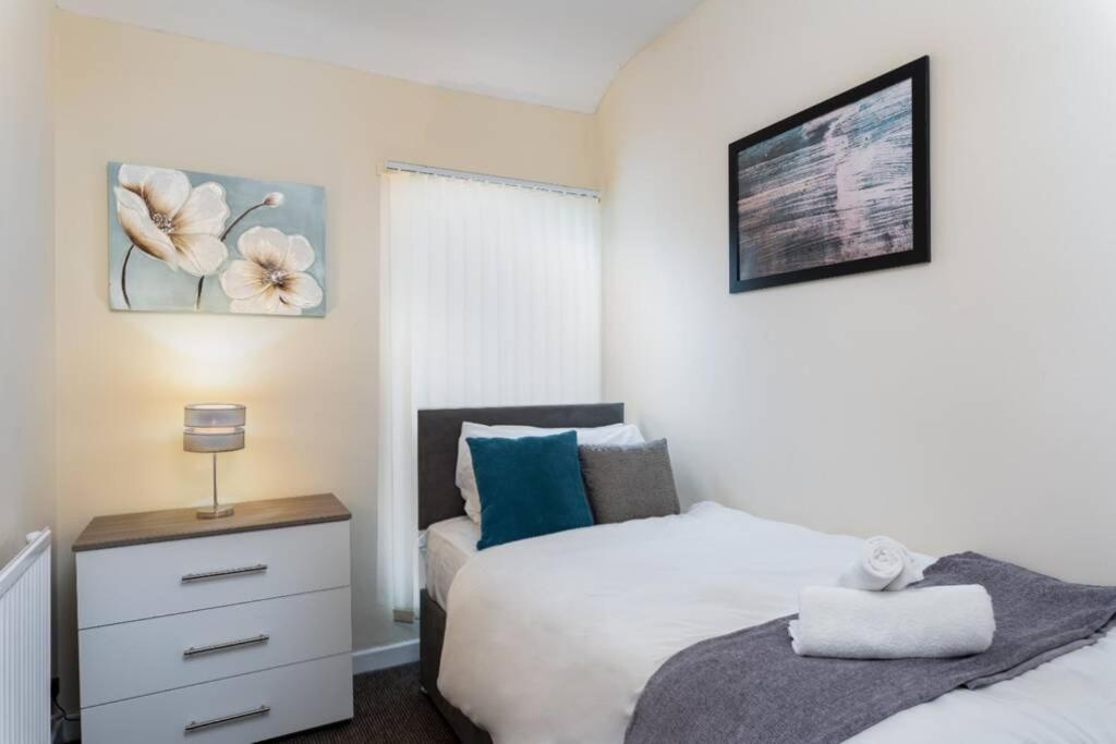 Sleeps 5, Smart Tv'S In Bedrooms Суонзи Екстериор снимка