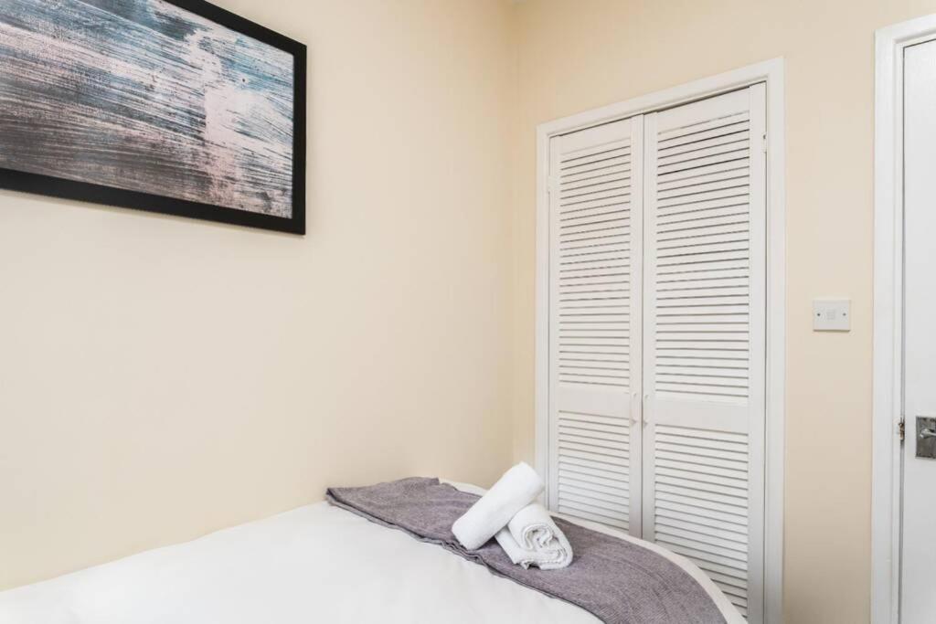 Sleeps 5, Smart Tv'S In Bedrooms Суонзи Екстериор снимка