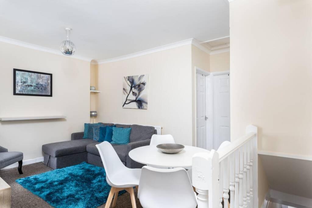 Sleeps 5, Smart Tv'S In Bedrooms Суонзи Екстериор снимка
