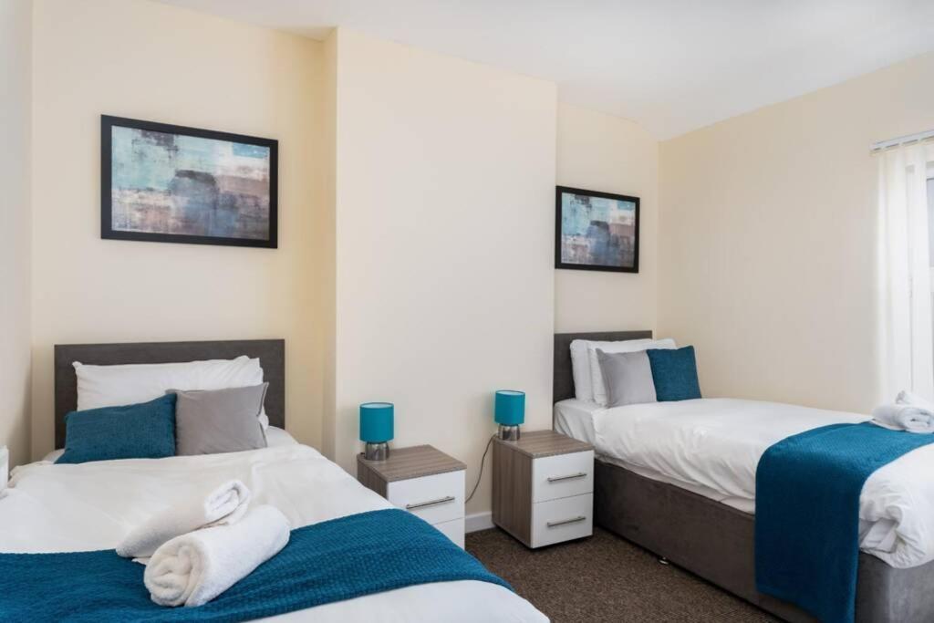 Sleeps 5, Smart Tv'S In Bedrooms Суонзи Екстериор снимка